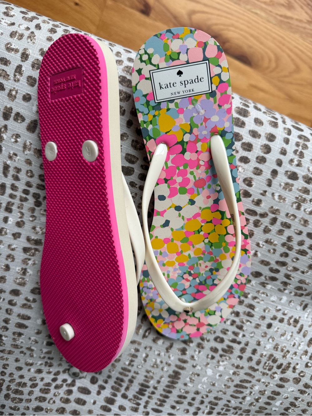 New! Kate Spade Confetti Flip Flops with Cream Straps - Picture 4 of 5